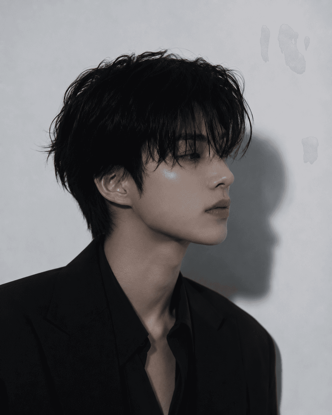 LEON profile right
